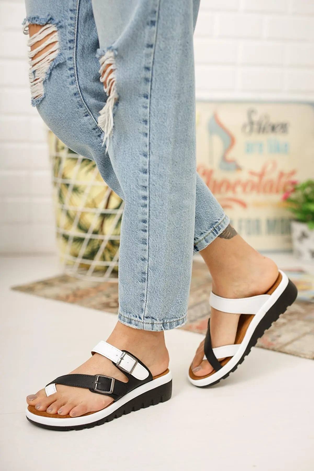 2022 fashion male/female, 1. Quality slip-resistant outsole soft casual summer slippers Thong Double Buckle Slippers
2022 fashion male/female, 1. Quality slip-resistant outsole soft casual summer slippers Thong Double Buckle Slippers
