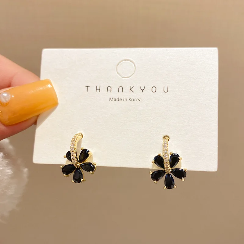 Black Flower Earrings Glitter Shape Women Girls Fashion Jewelry Party Crystal Decor
Black Flower Earrings Glitter Shape Women Girls Fashion Jewelry Party Crystal Decor