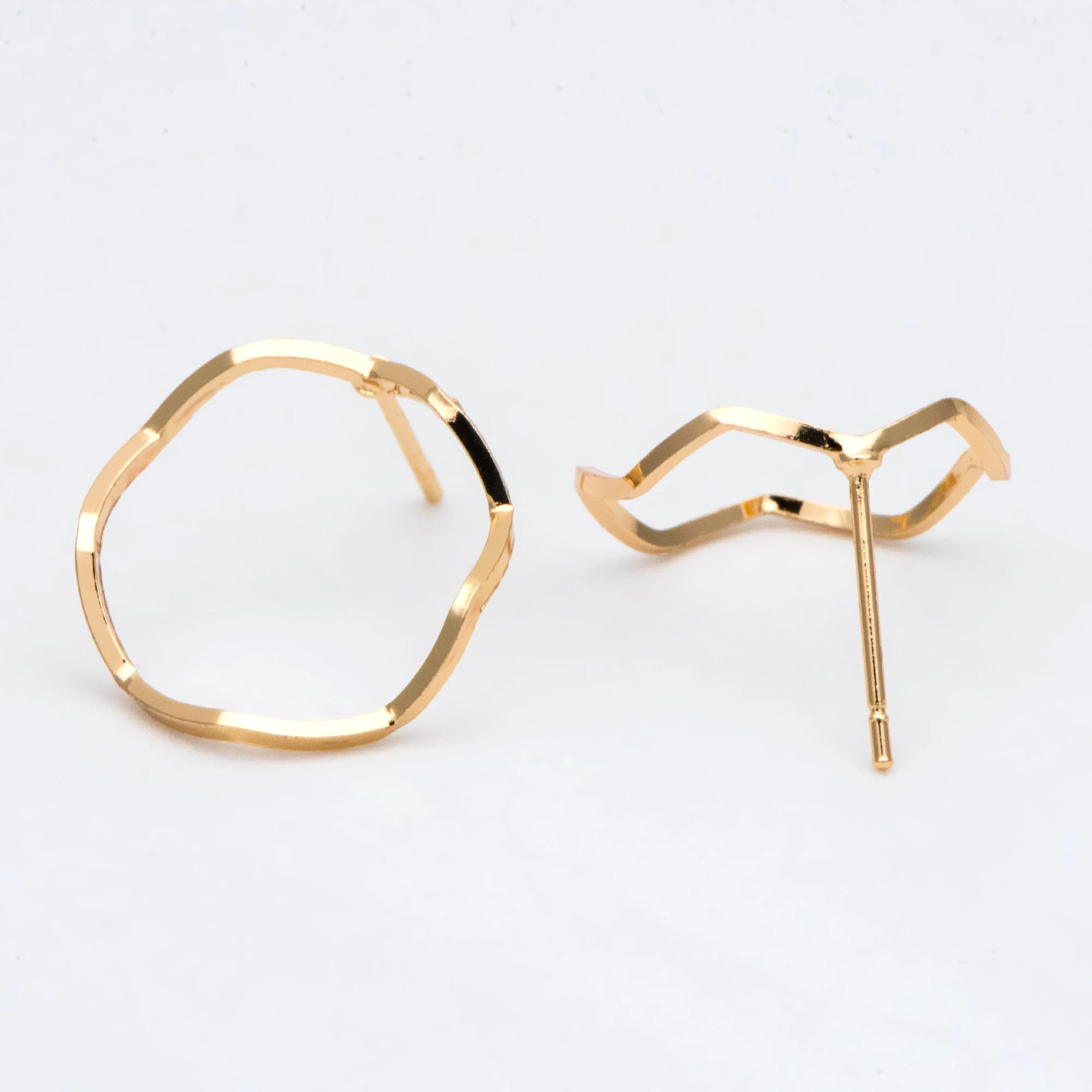 10pcs Round Loop Hoop Ear Posts, 18K Gold plated Brass, Circle Stud Earring, DIY Ear Wire Findings (GB-688)
10pcs Round Loop Hoop Ear Posts, 18K Gold plated Brass, Circle Stud Earring, DIY Ear Wire Findings (GB-688)