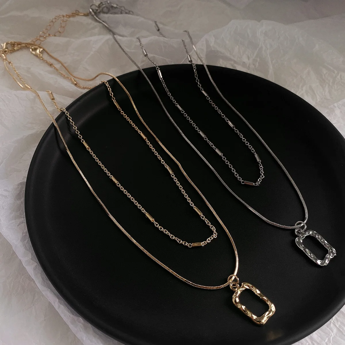 So.fine Jewelry Double Stacked Irregular Geometric Figure Pendant Necklace with Simple Personality and Cool Clavicle Chain
So.fine Jewelry Double Stacked Irregular Geometric Figure Pendant Necklace with Simple Personality and Cool Clavicle Chain