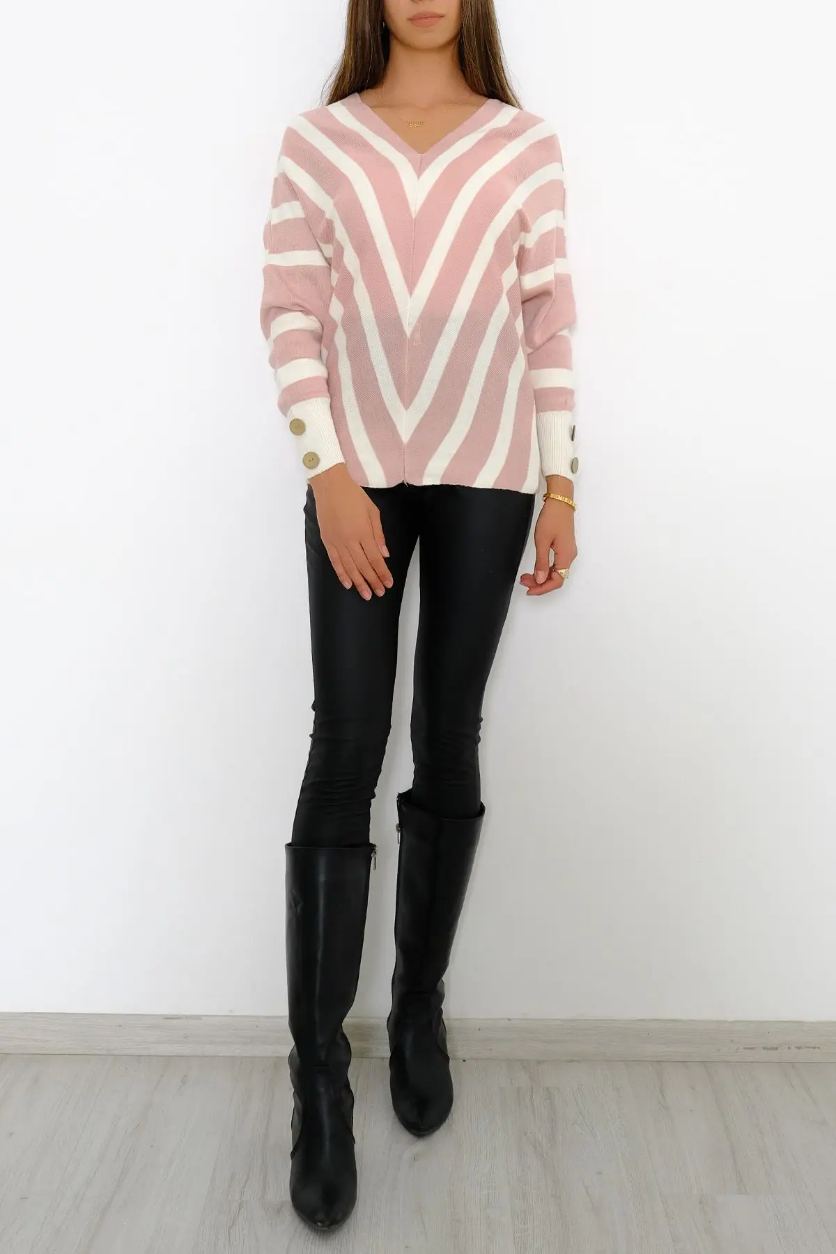 Women Powder % 70 Acrylic 30 Wool Lycra Long Sleeve V collar Tip Button Knitwear Sweater New Season Free kargo
Women Powder % 70 Acrylic 30 Wool Lycra Long Sleeve V collar Tip Button Knitwear Sweater New Season Free kargo