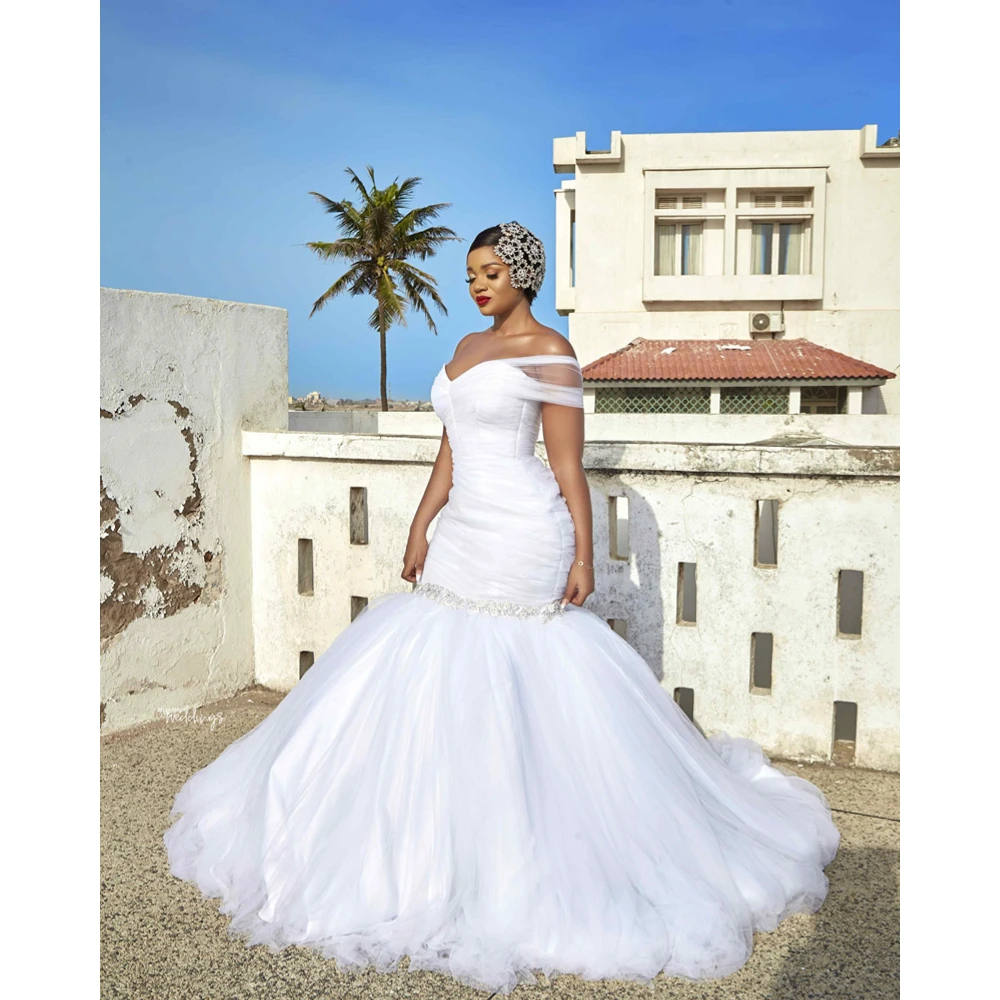 Simple African White Mermaid Wedding Dresses Sexy V Neck One Shoulder Beads Bridal Gowns Charming Button Back Vestido de Noiva
Simple African White Mermaid Wedding Dresses Sexy V Neck One Shoulder Beads Bridal Gowns Charming Button Back Vestido de Noiva