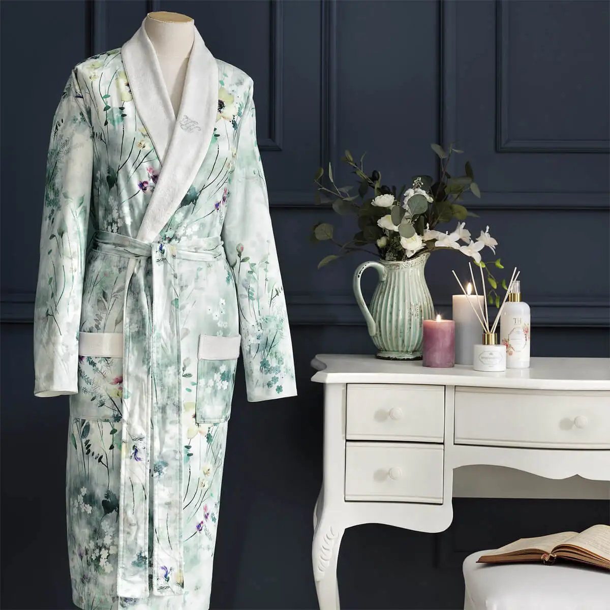 Tivolyo Polina Women's Bamboo Bathrobe Set