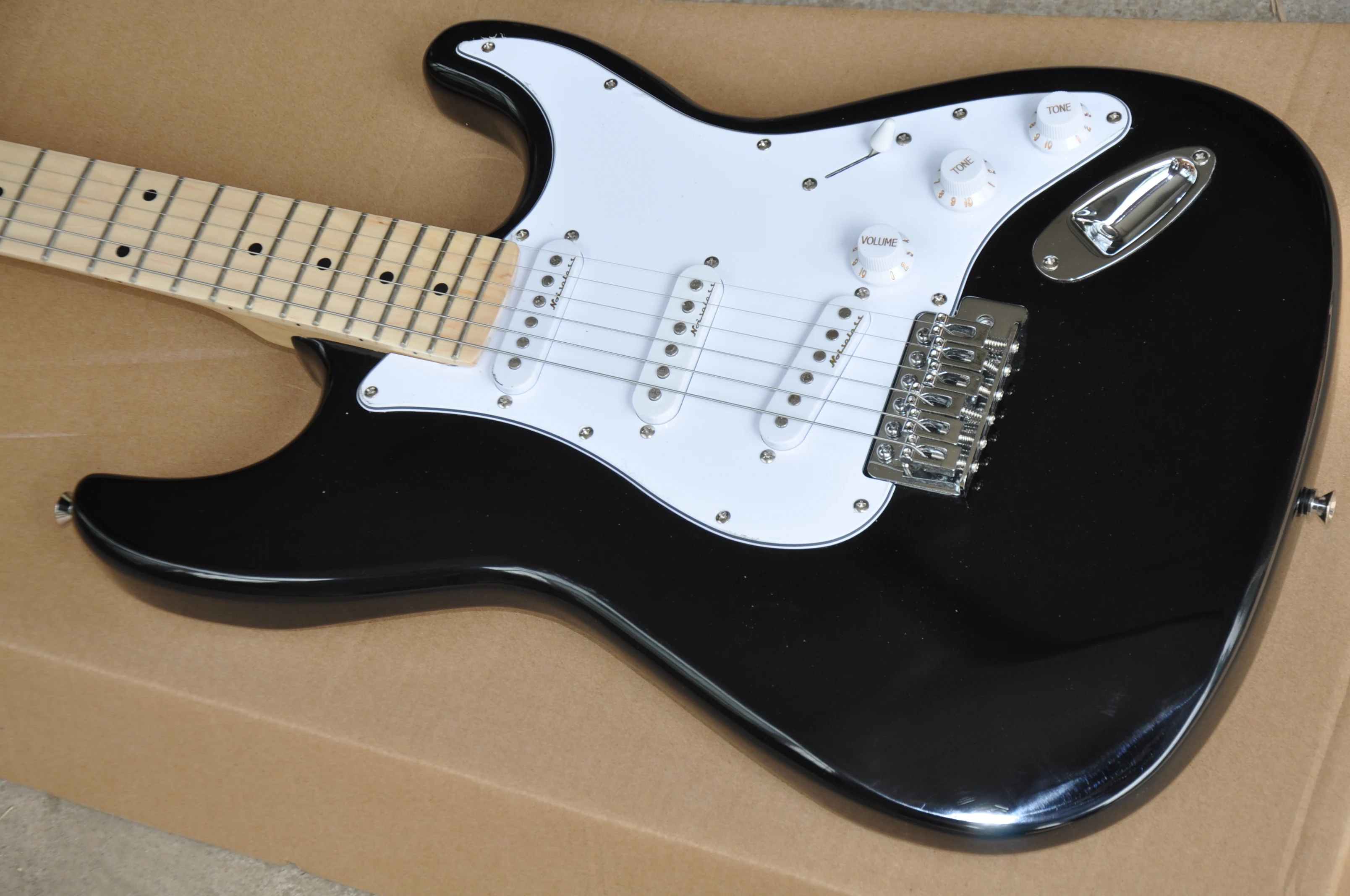 

Top Quality Custom Eric Clapton Signature Black Electric Guitar BLACKIE ST Strat Stratocaster Electric Guitar Maple Fingerboard