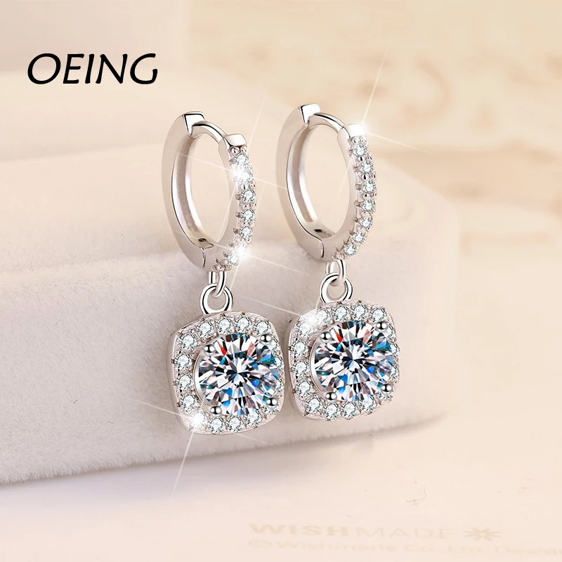 OEING Women's S925 Sterling Silver 1 Carat Moissanite Stud Earrings Princess Style Square Earrings Fashion Jewelry
OEING Women's S925 Sterling Silver 1 Carat Moissanite Stud Earrings Princess Style Square Earrings Fashion Jewelry