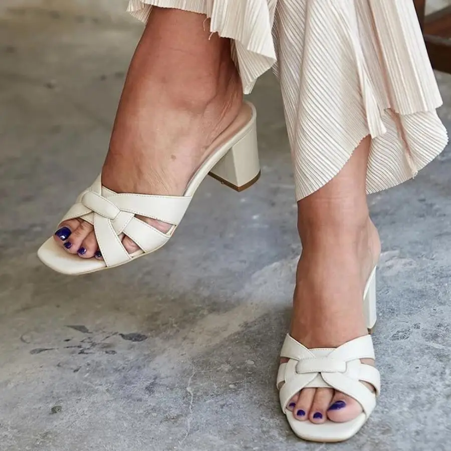 Bino Interior Exterior Genuine Leather Knit Shaped Square High Heeled Slippers Black White Beige Summer House Shoes Stylish
Bino Interior Exterior Genuine Leather Knit Shaped Square High Heeled Slippers Black White Beige Summer House Shoes Stylish
