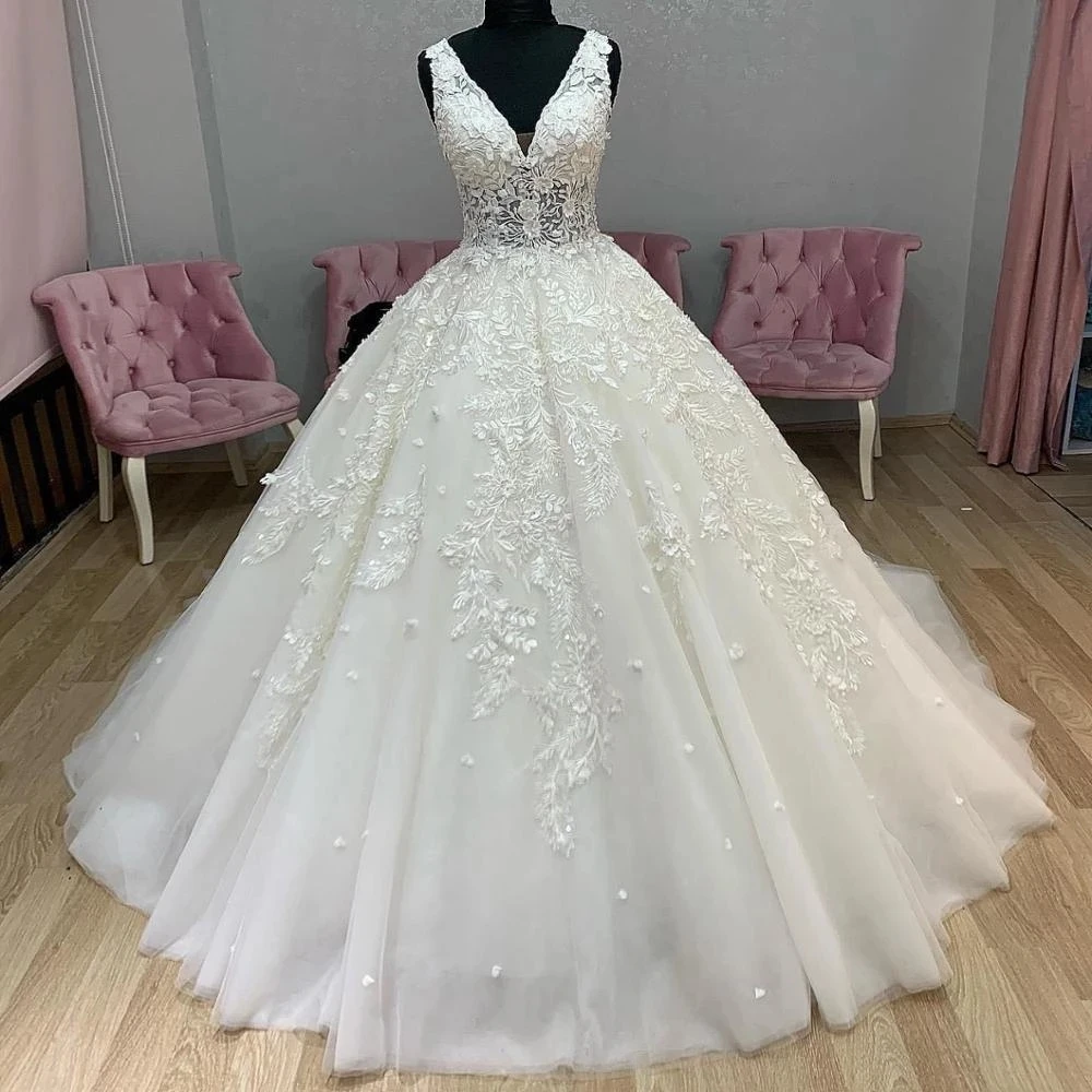 

Glamorous Lace Appliques Illusion Corset Wedding Dresses 2022 Sexy V Neck Tulle Princess Bride Gown Plus Size Robe De Mariee