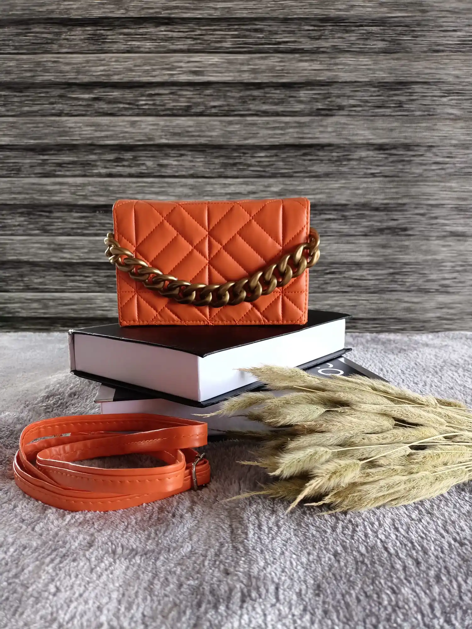 Women's Quilted Rectangle Patterned Chain Accessory Adjustable Strap. Women's Shoulder Bag.
Women's Quilted Rectangle Patterned Chain Accessory Adjustable Strap. Women's Shoulder Bag.