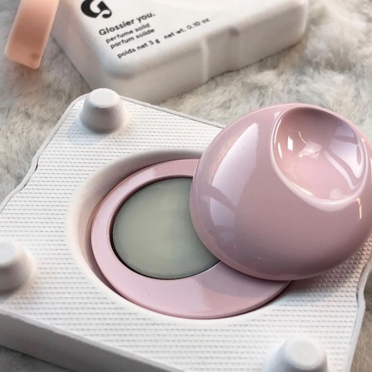 Glossier You Solid Perfume 3g Solid Fragrance Travel Fragrance Portable Pocket Perfume Warm Spicy Woody Musky Scent
Glossier You Solid Perfume 3g Solid Fragrance Travel Fragrance Portable Pocket Perfume Warm Spicy Woody Musky Scent