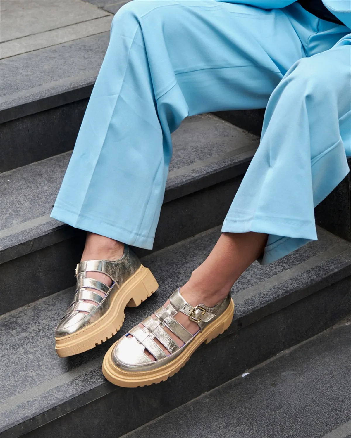 Dusty Inner Outer Genuine Leather Flat Platform Women Sandals With Light Sole Stripe Gold Silver White Color Loafer
Dusty Inner Outer Genuine Leather Flat Platform Women Sandals With Light Sole Stripe Gold Silver White Color Loafer