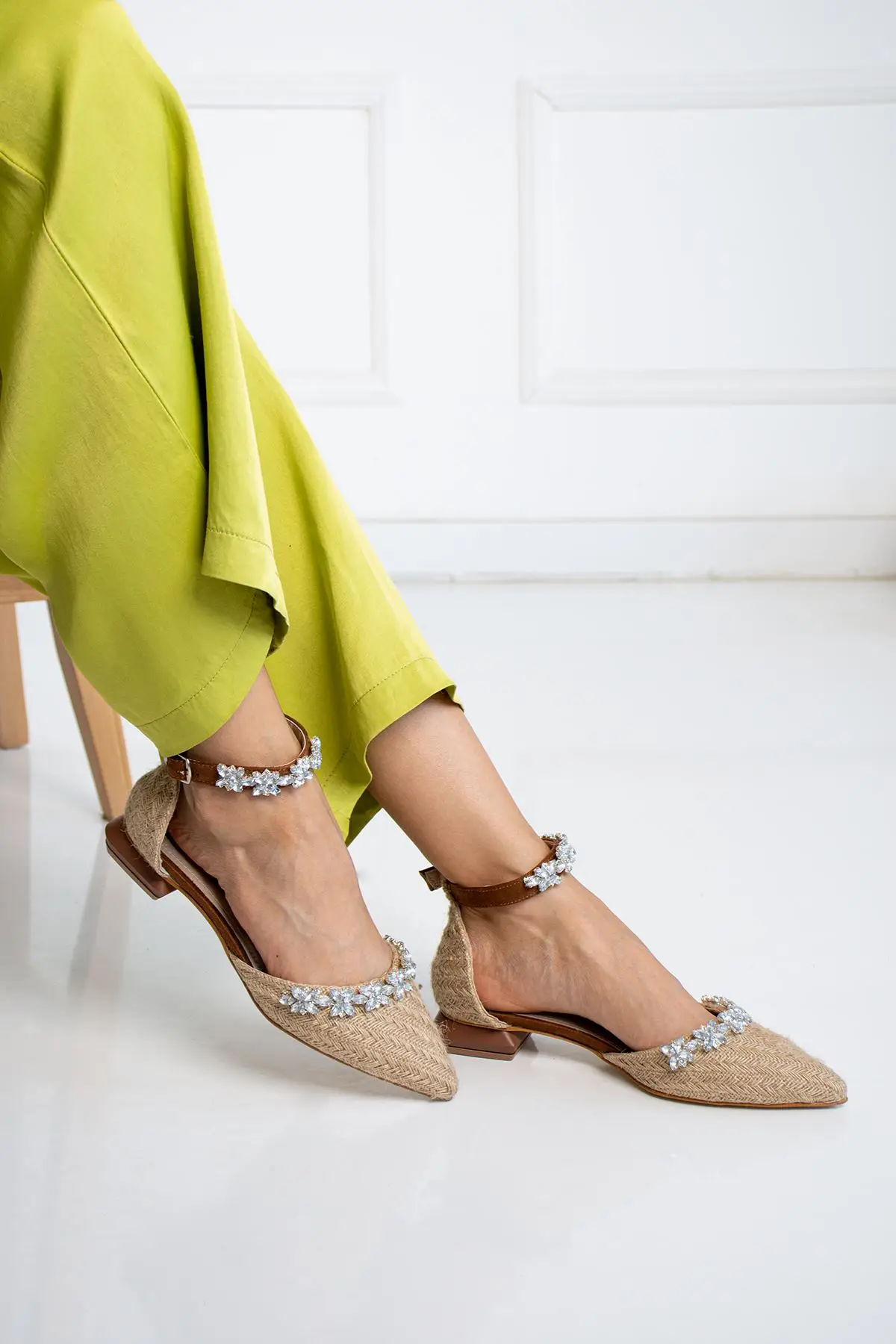 Women's Straw Stone Short Heeled Flats 2022 Summer Sandals Wicker Shoes for Ladies Ankle Strap Elegant Ethnic Traf Sandalias
Women's Straw Stone Short Heeled Flats 2022 Summer Sandals Wicker Shoes for Ladies Ankle Strap Elegant Ethnic Traf Sandalias