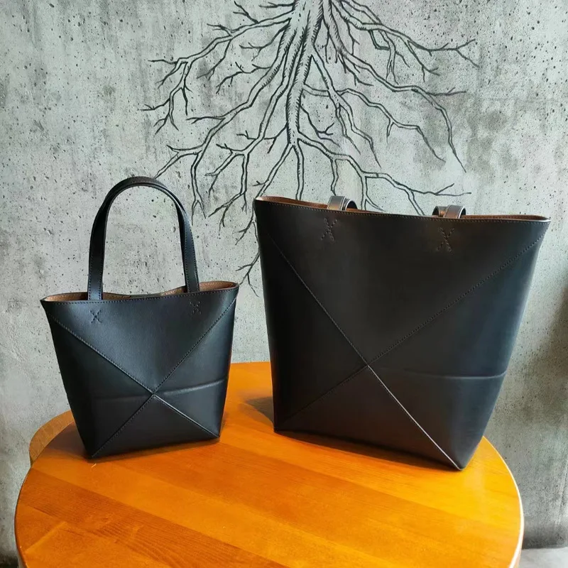 Shoulder bag handbag women's premium sense leather women's bag large capacity tote bucket bag 2023 new versatile commuter bag
Shoulder bag handbag women's premium sense leather women's bag large capacity tote bucket bag 2023 new versatile commuter bag