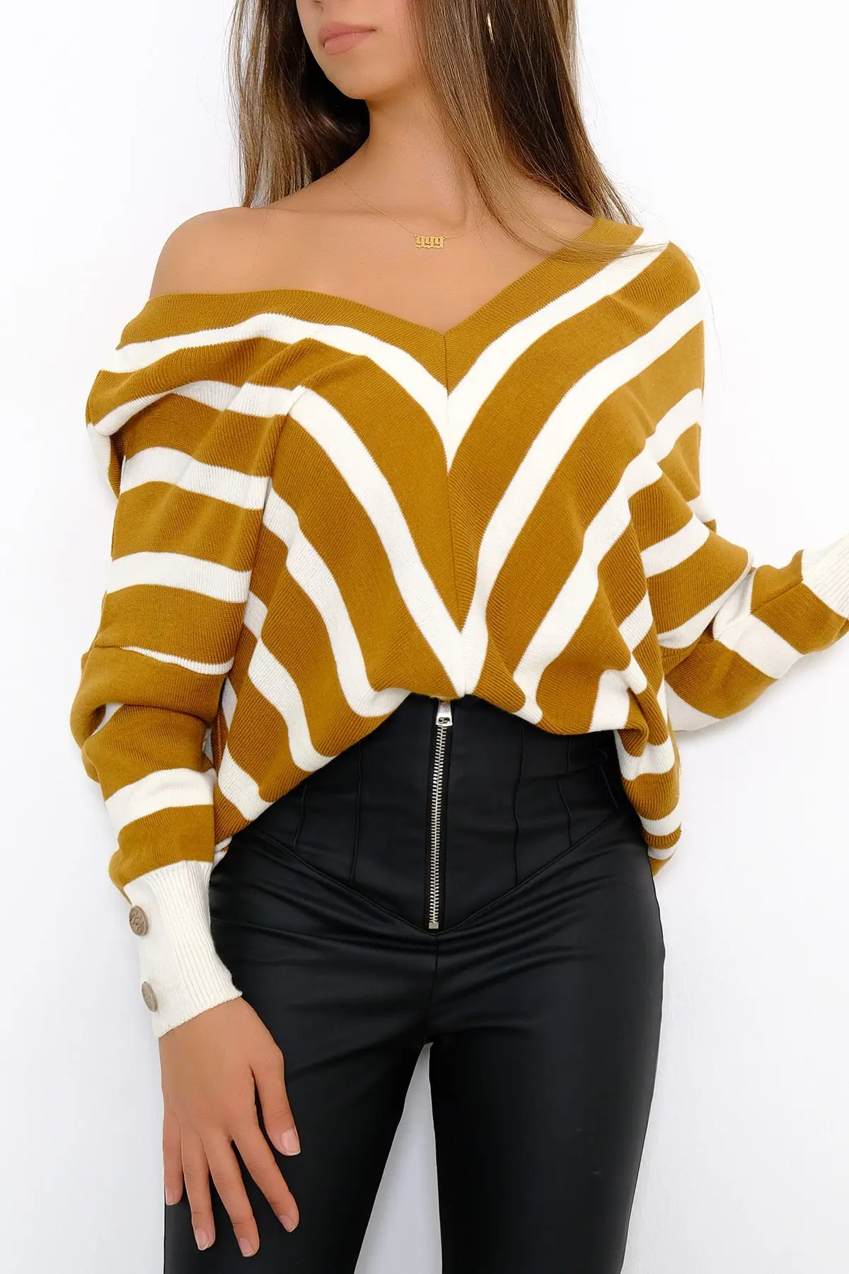 Women's Brown 70 Acrylic 30 Wool Lycra Long Sleeve V collar Tip Button Knitwear Sweater New Season Free kargo
Women's Brown 70 Acrylic 30 Wool Lycra Long Sleeve V collar Tip Button Knitwear Sweater New Season Free kargo