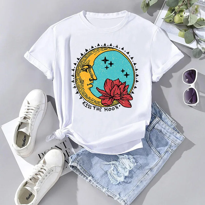 blusas mujer de moda Sun And Moon Graphic White T-Shirt Vintage Style Top Aesthetic Shirt Casual Women Clothing Short Sleeve 5XL
blusas mujer de moda Sun And Moon Graphic White T-Shirt Vintage Style Top Aesthetic Shirt Casual Women Clothing Short Sleeve 5XL