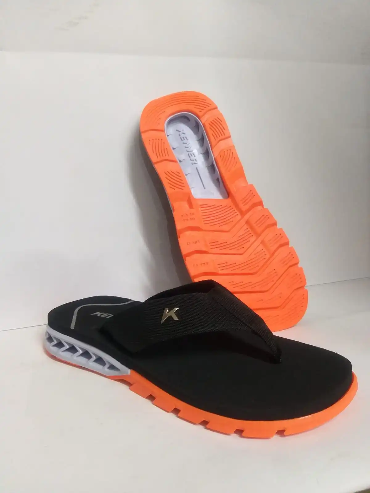 chinelo kenner Rakka borracha macio sadalia confortável ( LANÇAMENTO ) chinelo para toda familia/masculino e feminino
chinelo kenner Rakka borracha macio sadalia confortável ( LANÇAMENTO ) chinelo para toda familia/masculino e feminino