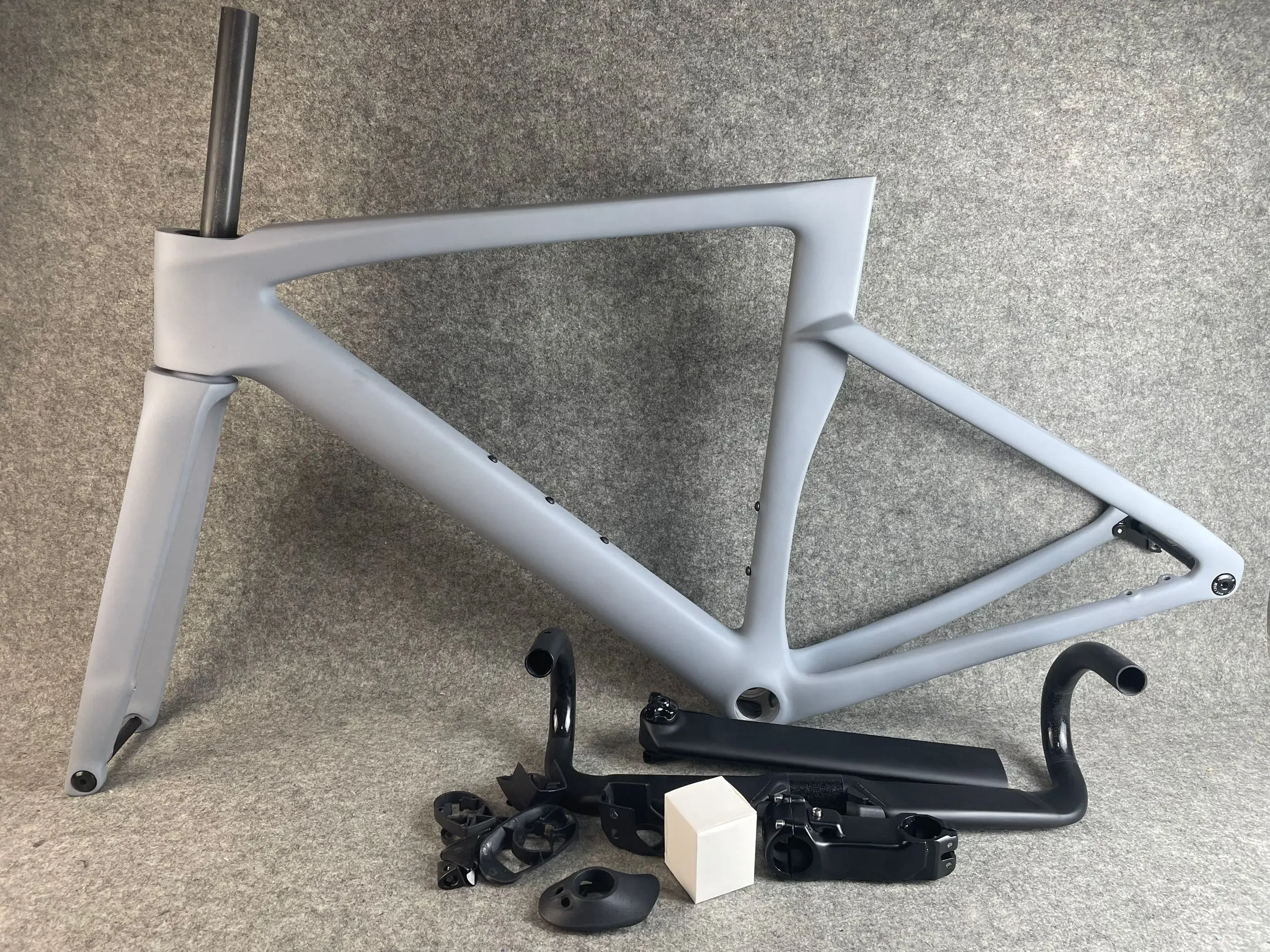 Newset 700C Venge Road Bike Frame SL7 Carbon Bike Frameset Internal BSA Threaded Carbon Road Gravel Bicycle Frames
Newset 700C Venge Road Bike Frame SL7 Carbon Bike Frameset Internal BSA Threaded Carbon Road Gravel Bicycle Frames