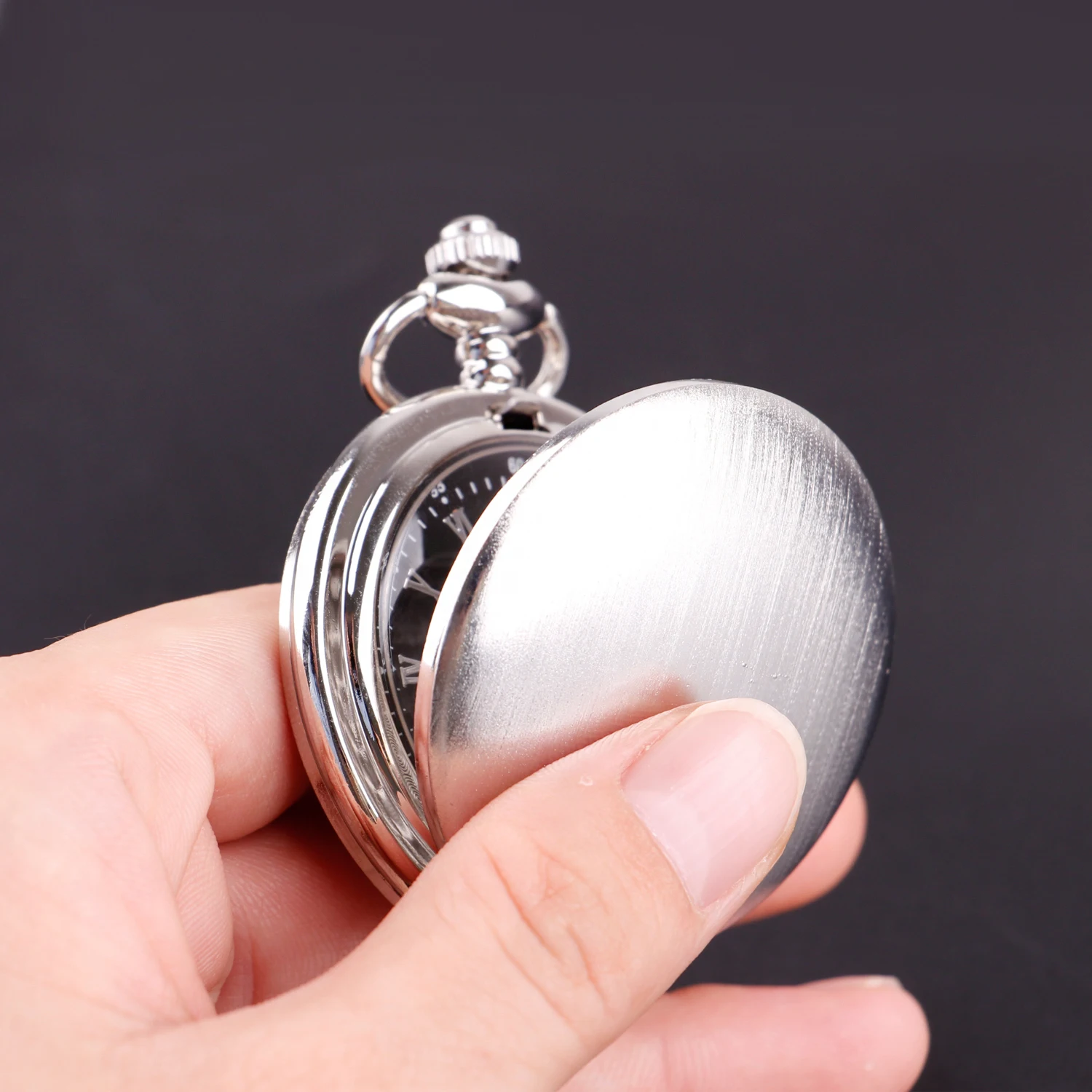 Luxury Frosted Silver Pendant Pocket FOB Watch Modern Roman Numerals Analog Clock Pendant 30CM Chain Unisex Pocket Watches CF148
Luxury Frosted Silver Pendant Pocket FOB Watch Modern Roman Numerals Analog Clock Pendant 30CM Chain Unisex Pocket Watches CF148