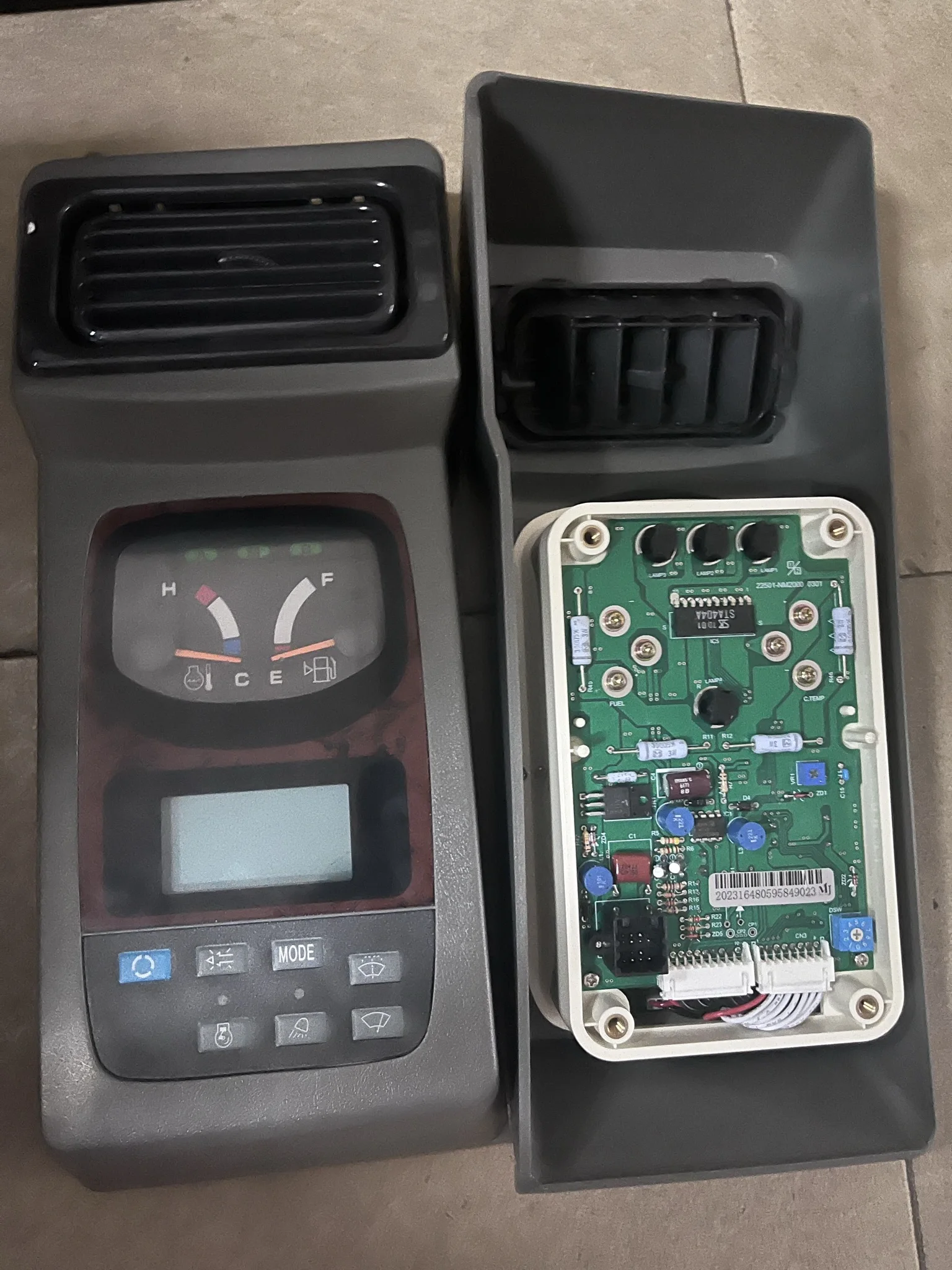 Kobelco Excavator SK200-6E SK330/350-6E Replacement Mointor YN59S00012F2 Display Screen
Kobelco Excavator SK200-6E SK330/350-6E Replacement Mointor YN59S00012F2 Display Screen