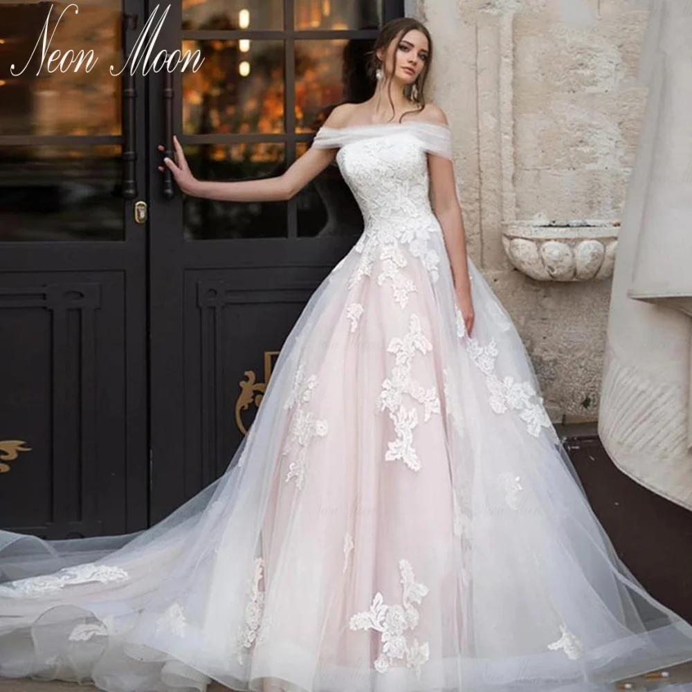Romantic Boat Neck Bridal Gown Off The Shoulder A-Line Wedding Dress Lace Up Back Elegant Appliques Vestidos De Novia
Romantic Boat Neck Bridal Gown Off The Shoulder A-Line Wedding Dress Lace Up Back Elegant Appliques Vestidos De Novia