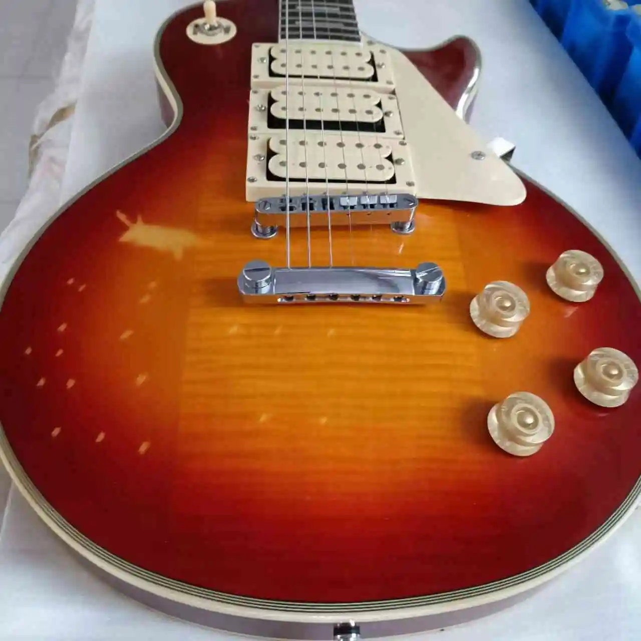 

Ace Frehley Heritage Cherry Sunburst Relic Electric Guitar Tune-o-matic Bridge, Grover Tuners & White Pearloid Banjo Buttons