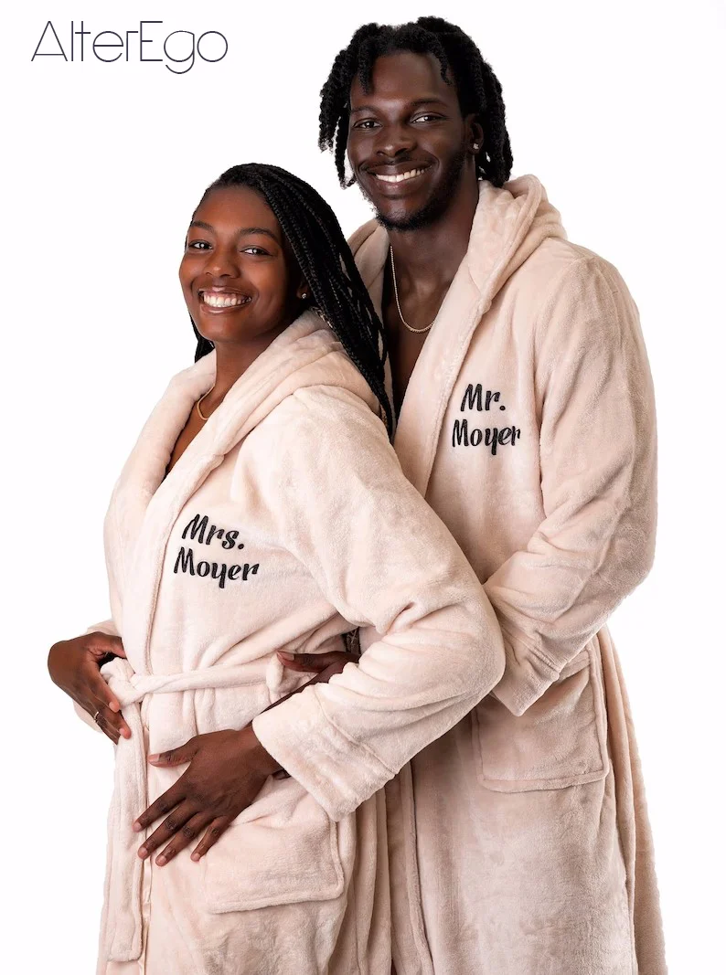 Custom Hooded Bathrobes for Couple Men's Flannel Long Bathrobe Wedding Winter Thick Bathing Robe Honeymoon Groom Bride Bath Robe
Custom Hooded Bathrobes for Couple Men's Flannel Long Bathrobe Wedding Winter Thick Bathing Robe Honeymoon Groom Bride Bath Robe