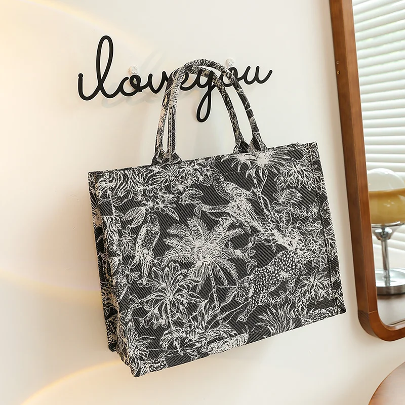 Original Large-Capacity Brand Fashion Embroidery Print Versatile Western-Style High-Quality Texture Women Shoulder Tote Handbag
Original Large-Capacity Brand Fashion Embroidery Print Versatile Western-Style High-Quality Texture Women Shoulder Tote Handbag
