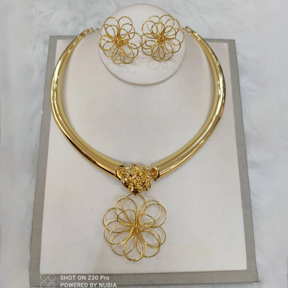 Gold Plated Pendant Necklace Jewelry Set African Fashion Hollow Out Flower Necklace and Stud Earrings 2Pcs Set Party Gifts
Gold Plated Pendant Necklace Jewelry Set African Fashion Hollow Out Flower Necklace and Stud Earrings 2Pcs Set Party Gifts