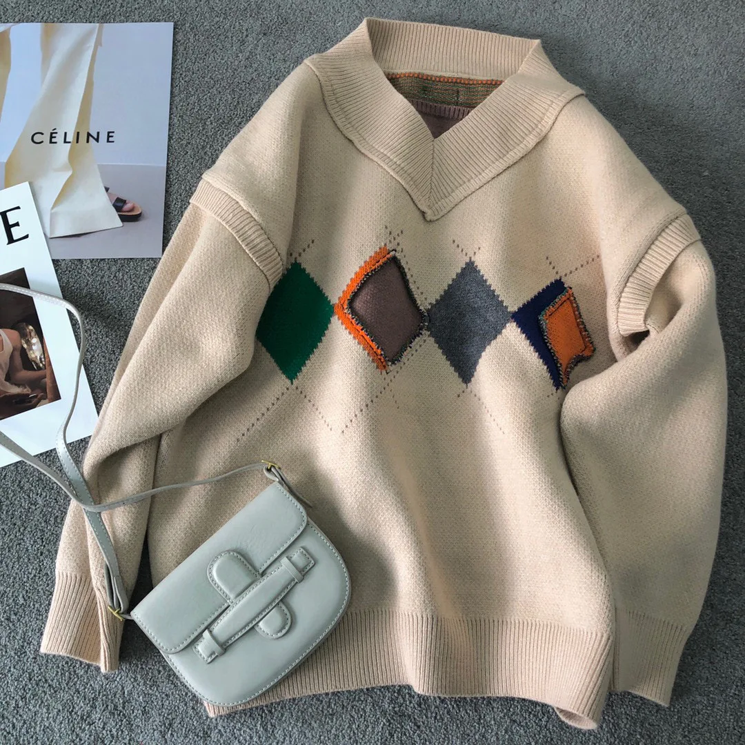 ADERERROR Autumn/Winter Sweater Wang Yibo Same style knit shirt high quality 1:1 Korean V-neck loose color matching wool sweater
ADERERROR Autumn/Winter Sweater Wang Yibo Same style knit shirt high quality 1:1 Korean V-neck loose color matching wool sweater
