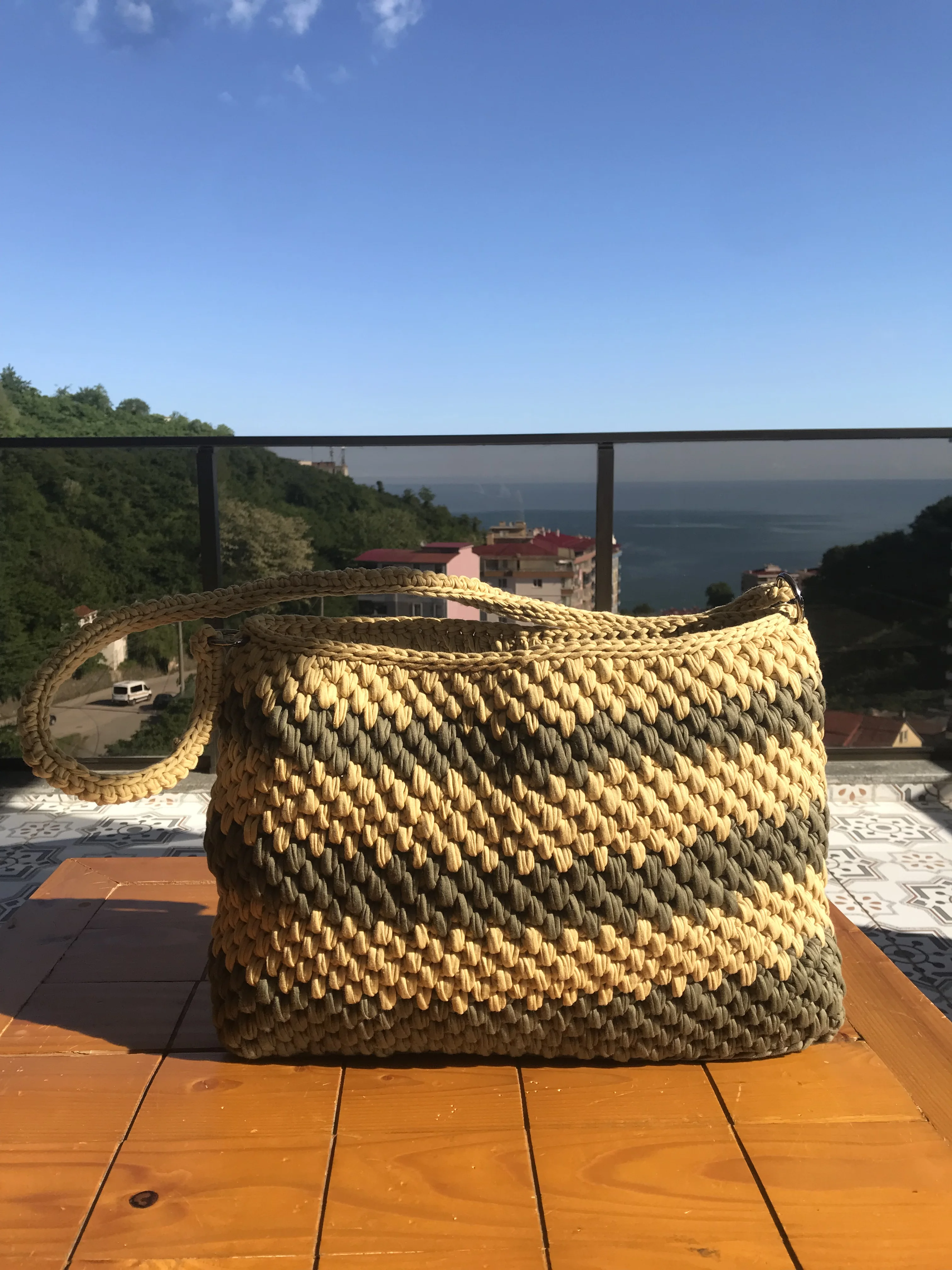 Beach Bag Knitted Hand Woven Special Design Crochet Embroidery Women Yellow Color Summer Purse 2022 New Season Fashion
Beach Bag Knitted Hand Woven Special Design Crochet Embroidery Women Yellow Color Summer Purse 2022 New Season Fashion