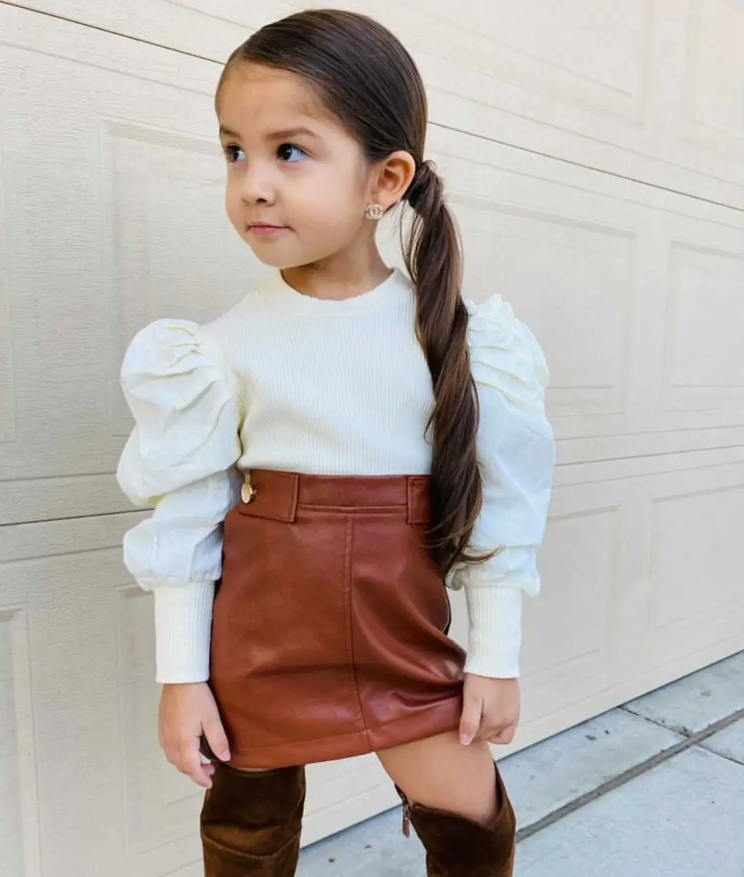 2PCS Toddler Girls Fall Outfits, Long Puff Sleeve Rib Knit Tops + Mini Leather Skirt Set
2PCS Toddler Girls Fall Outfits, Long Puff Sleeve Rib Knit Tops + Mini Leather Skirt Set