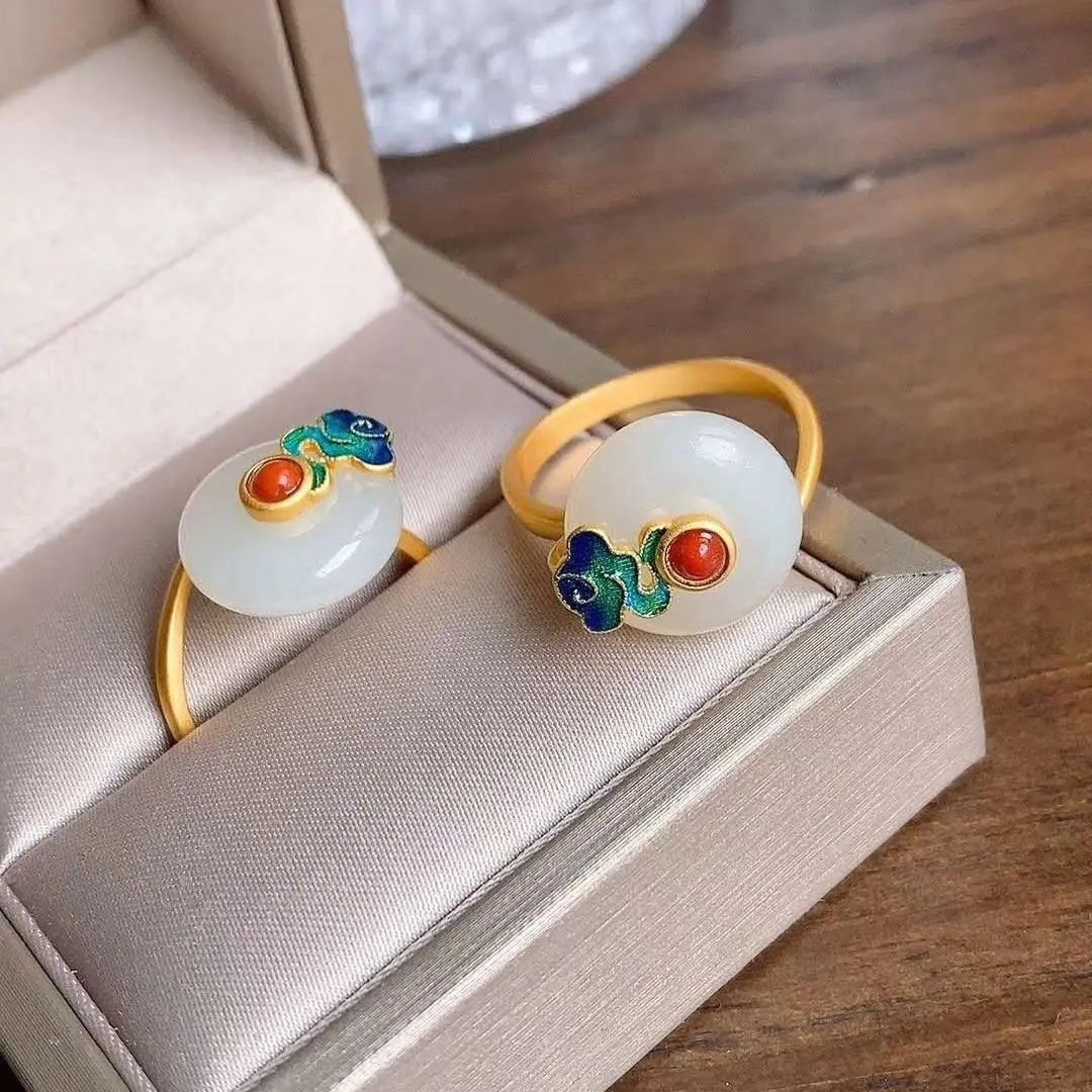 S925 Silver inlaid natural Hetian Chalcedony safe buckle burning blue Xiangyun retro Chinese style opening adjustable ring
S925 Silver inlaid natural Hetian Chalcedony safe buckle burning blue Xiangyun retro Chinese style opening adjustable ring