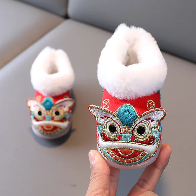 Handmade Tiger Head Children's Shoes Autumn Winter Soft Bottom Embroidery Boys and Girls Costume Shoes Chinese Style Baby Shoes
Handmade Tiger Head Children's Shoes Autumn Winter Soft Bottom Embroidery Boys and Girls Costume Shoes Chinese Style Baby Shoes