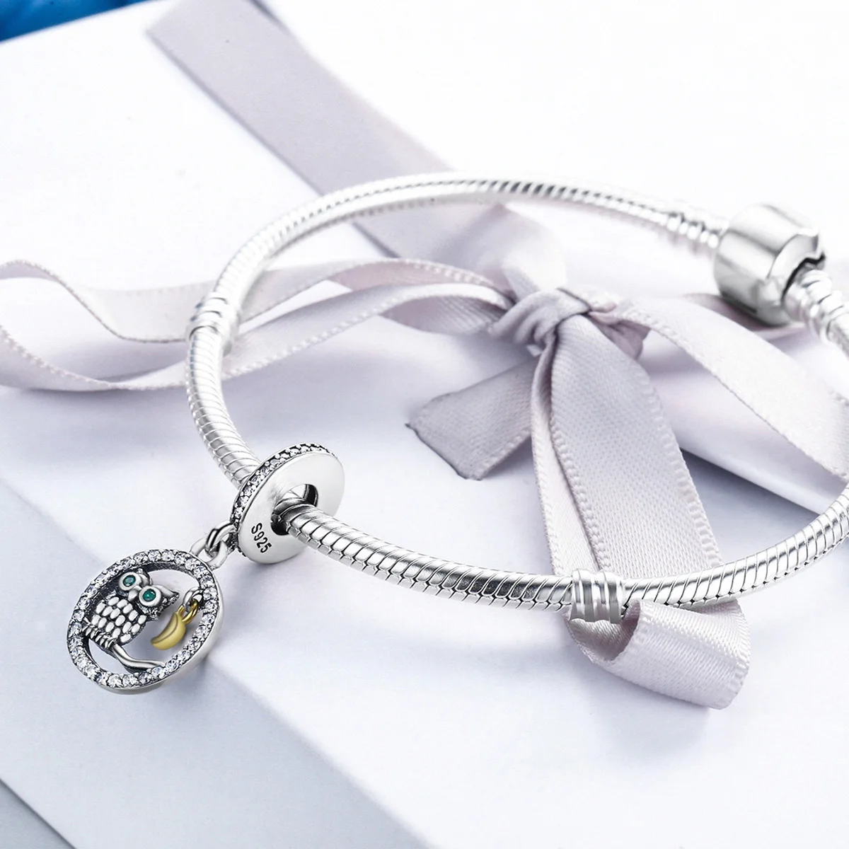 Authentic 925 Sterling Silver Classic Owl Story Owl & Moon Dangle Charms fit Women Charm Bracelets for Jewelry Gifts
Authentic 925 Sterling Silver Classic Owl Story Owl & Moon Dangle Charms fit Women Charm Bracelets for Jewelry Gifts