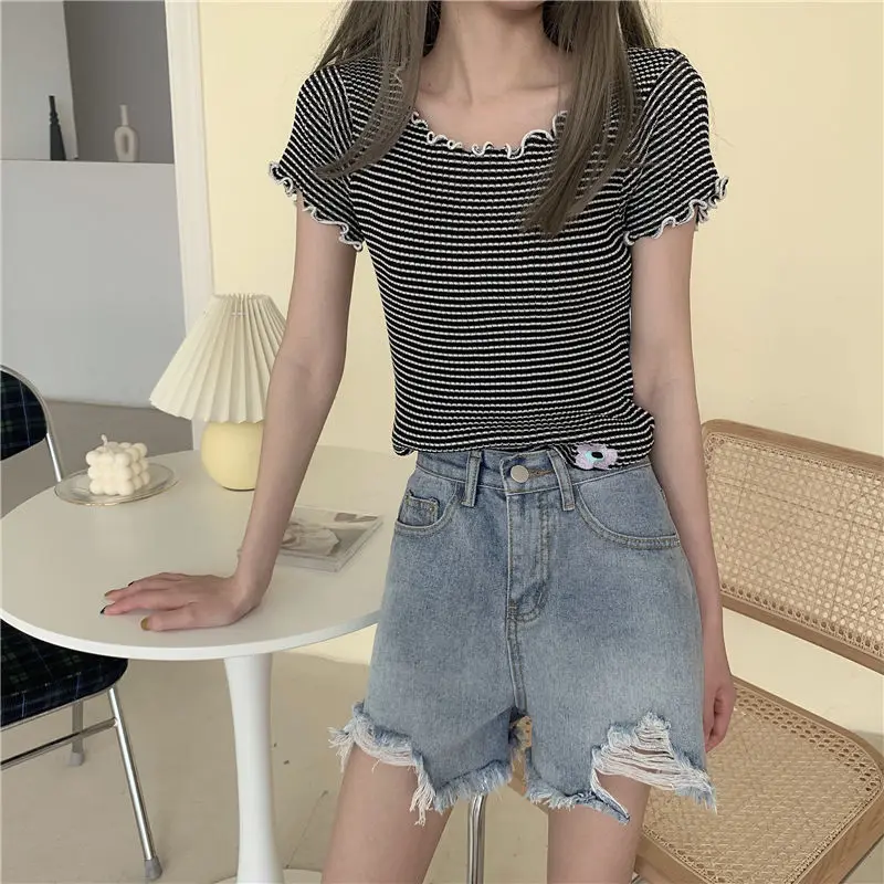 Summer 2020 New Korean Style Age Reduction Slim Stripe Short Knitted Jacket Short Sleeve T-shirt Female Student
Summer 2020 New Korean Style Age Reduction Slim Stripe Short Knitted Jacket Short Sleeve T-shirt Female Student