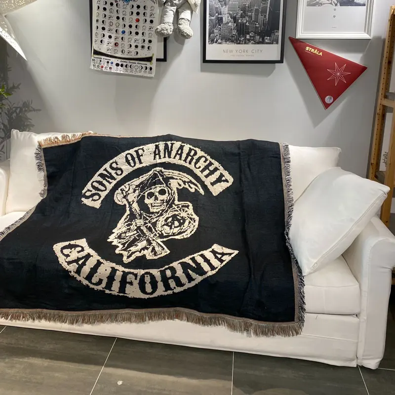 125 * 150 CM Decorate Blanket Sofa Cover Camping Mat California Death Printed Black White Textile Room Decor Bed Sheet Floor Mat 
125 * 150 CM Decorate Blanket Sofa Cover Camping Mat California Death Printed Black White Textile Room Decor Bed Sheet Floor Mat