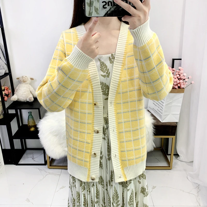 Autumn Winter Sweater Women Fad Knitted Plaid Cardigan Long Sleeve Casual Ladies Sweater V-neck Knit Cardigan For Female Fad
Autumn Winter Sweater Women Fad Knitted Plaid Cardigan Long Sleeve Casual Ladies Sweater V-neck Knit Cardigan For Female Fad