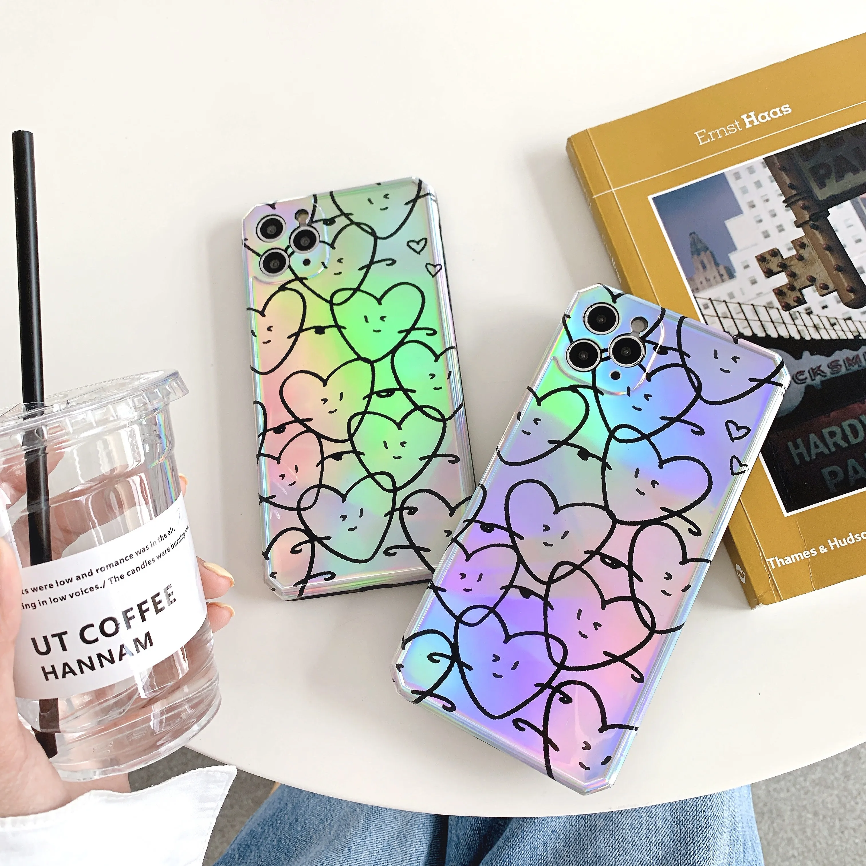 The laser love pattern is suitable for iPhone 11 and iPhone 12 series mobile phone cases
The laser love pattern is suitable for iPhone 11 and iPhone 12 series mobile phone cases
