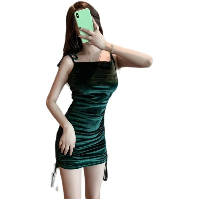 The new gold velvet sexy suspender skirt is thinner bandage nightclub bag hip dress
The new gold velvet sexy suspender skirt is thinner bandage nightclub bag hip dress