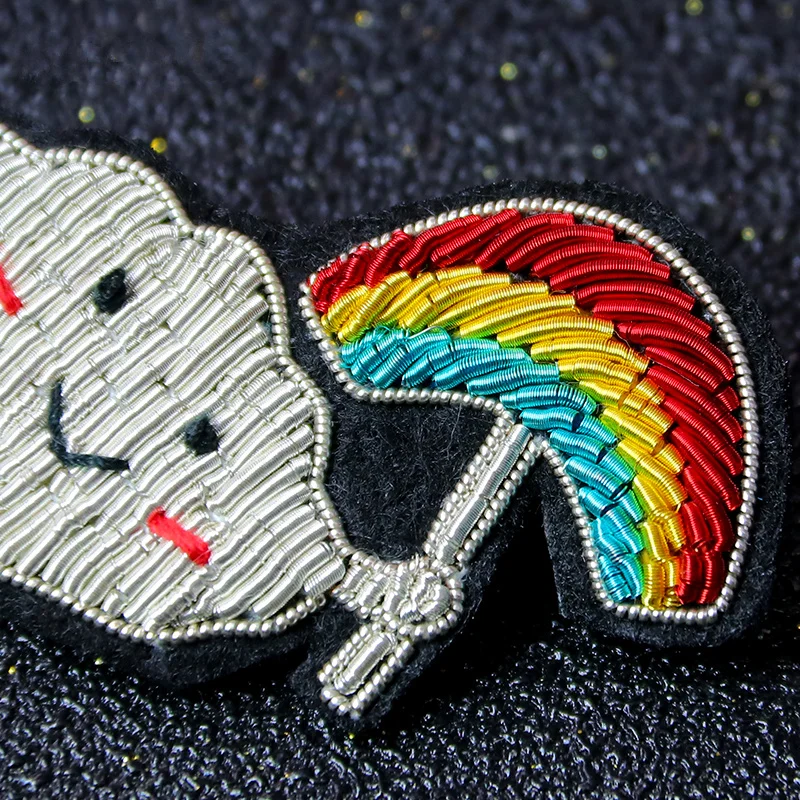 Hand-embroidered corsage Indian silk badge creative rainbow umbrella cloud cartoon brooch female high-end accessories
Hand-embroidered corsage Indian silk badge creative rainbow umbrella cloud cartoon brooch female high-end accessories