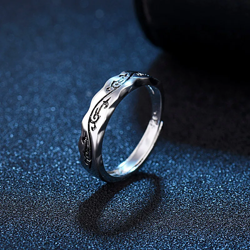 Chinese style open ring men single domineering tail ring live mouth retro Thai silver trendy male personality distressed ring
Chinese style open ring men single domineering tail ring live mouth retro Thai silver trendy male personality distressed ring