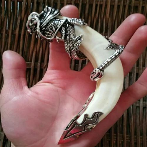 1pc / Elaborate Natural Genuine wild boar teeth, Tibetan silver dragon head pendant
1pc / Elaborate Natural Genuine wild boar teeth, Tibetan silver dragon head pendant