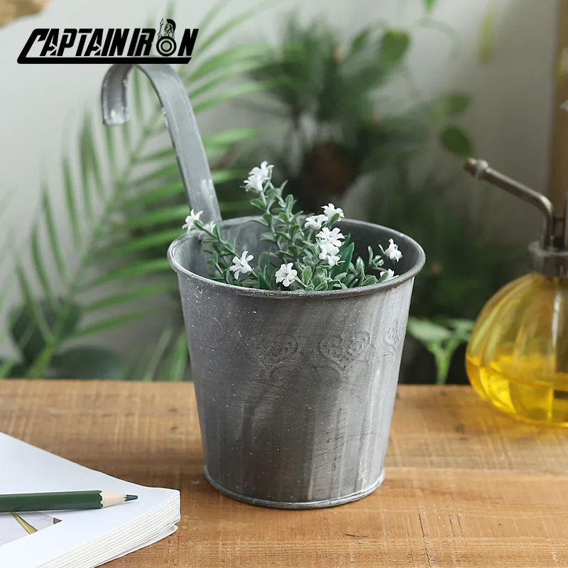 CAPTAINIRON Retro Flower Pot Tabletop Decorative Vase Iron Flower Bucket With Handle Nordic Decoration Home Vintage Garden Decor
CAPTAINIRON Retro Flower Pot Tabletop Decorative Vase Iron Flower Bucket With Handle Nordic Decoration Home Vintage Garden Decor