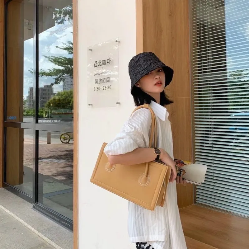 Armpit bag handbag Women's bags 2020 new retro large-capacity tote bag wild embroidery thread one-shoulder
Armpit bag handbag Women's bags 2020 new retro large-capacity tote bag wild embroidery thread one-shoulder