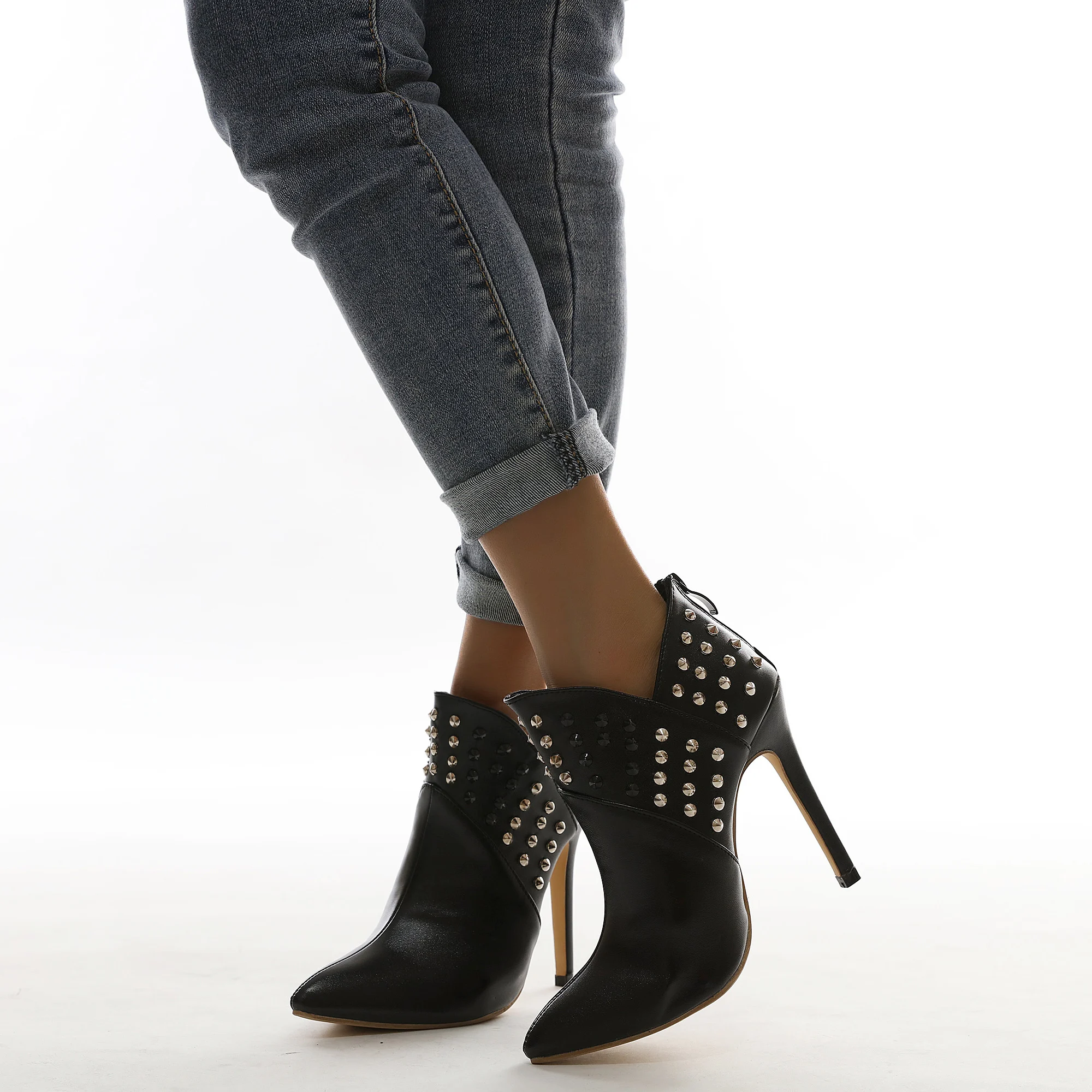 Suollavie New Black Rivet Ankle Boots Women Zipper Short Pointed Toe Metal Decoration Thin Heels Autumn Sexy Booties Shoes 35-42
Suollavie New Black Rivet Ankle Boots Women Zipper Short Pointed Toe Metal Decoration Thin Heels Autumn Sexy Booties Shoes 35-42