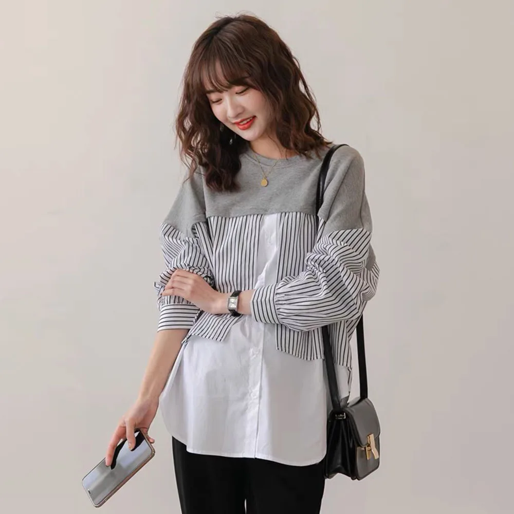 Autumn New 2021 Round Neck Fake Two Retro Stripe Splicing Loose Casual Blouse Korean Fashion Women's Temperament Simplicity
Autumn New 2021 Round Neck Fake Two Retro Stripe Splicing Loose Casual Blouse Korean Fashion Women's Temperament Simplicity