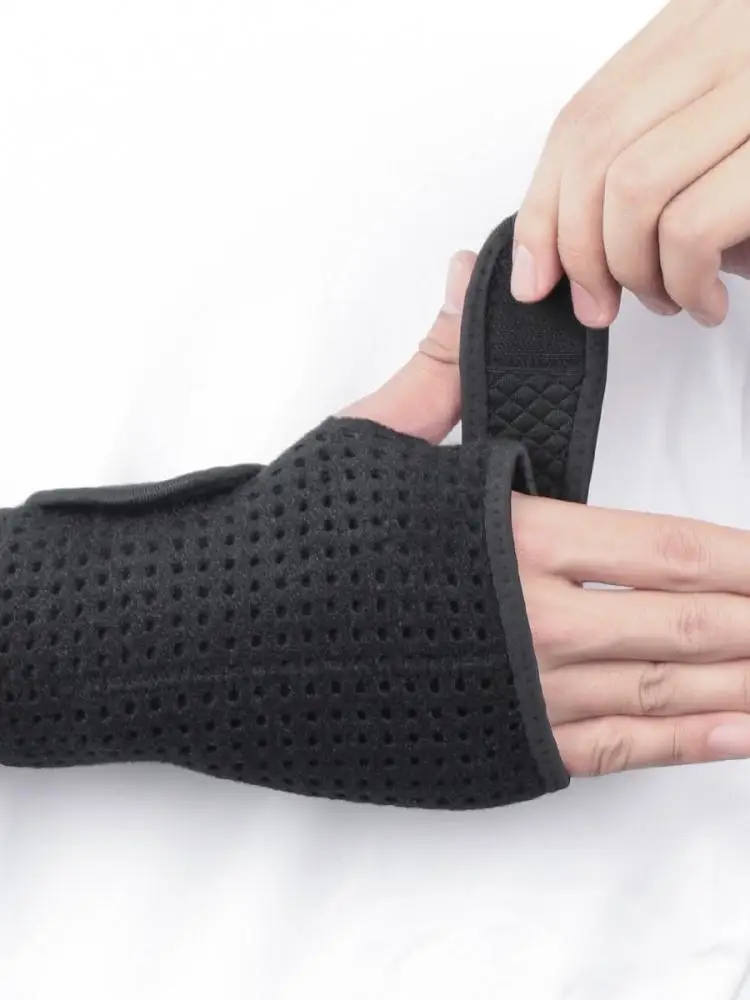 Men'S And Women'S New Detachable Steel Wrist Support Sports Soaring Arthritis Sprained Carpal Tunnel Fixed Support Wrist Gloves
Men'S And Women'S New Detachable Steel Wrist Support Sports Soaring Arthritis Sprained Carpal Tunnel Fixed Support Wrist Gloves