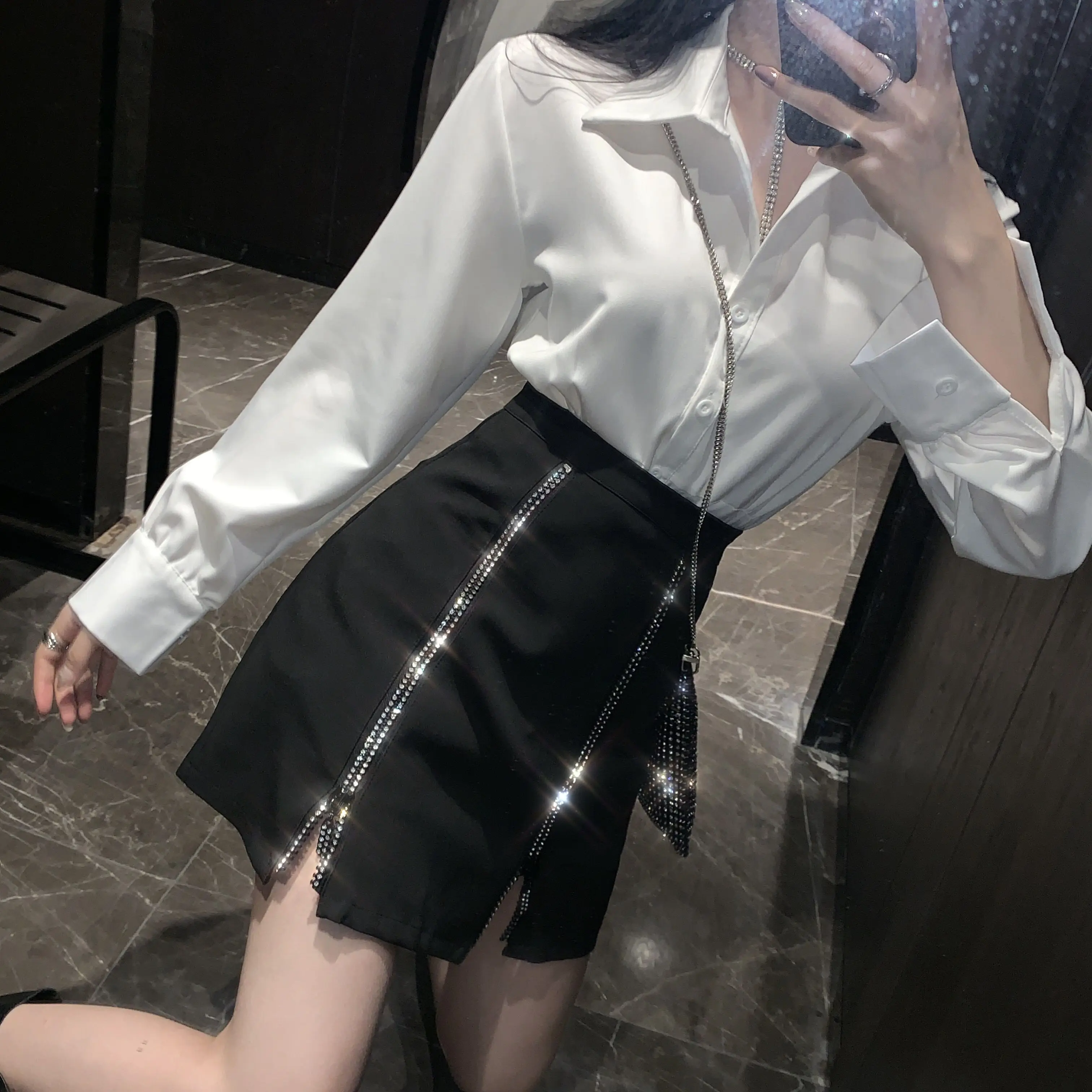 personalized zipper temperament in autumn and winter 2019 irregular short skirt high waist A-line thin wrap hip skirt
personalized zipper temperament in autumn and winter 2019 irregular short skirt high waist A-line thin wrap hip skirt