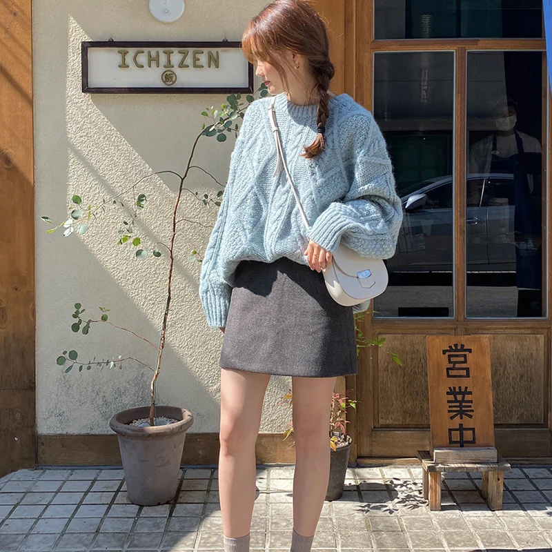 Зимняя маленькая шерстяная юбка с высокой талией в стиле ретро, короткая юбка, костюм из двух предметов
Зимняя маленькая шерстяная юбка с высокой талией в стиле ретро, короткая юбка, костюм из двух предметов