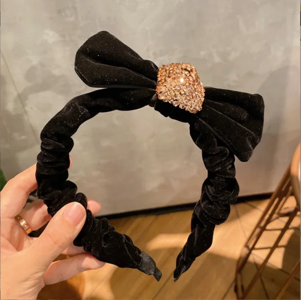 Women hairbands Retro style velvet high texture rhinestone bow all-match headbands
Women hairbands Retro style velvet high texture rhinestone bow all-match headbands