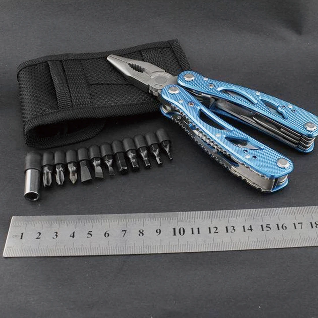 Portable Outdoor Multitool Mini Folding Pliers Serrated Knife Jaw Hand Tools+Screwdriver Set
Portable Outdoor Multitool Mini Folding Pliers Serrated Knife Jaw Hand Tools+Screwdriver Set
